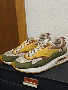 THE HOFF BRAND City Sneakers Size 9 US/40 EUR|Yellow Green Sueden & Snake Print
